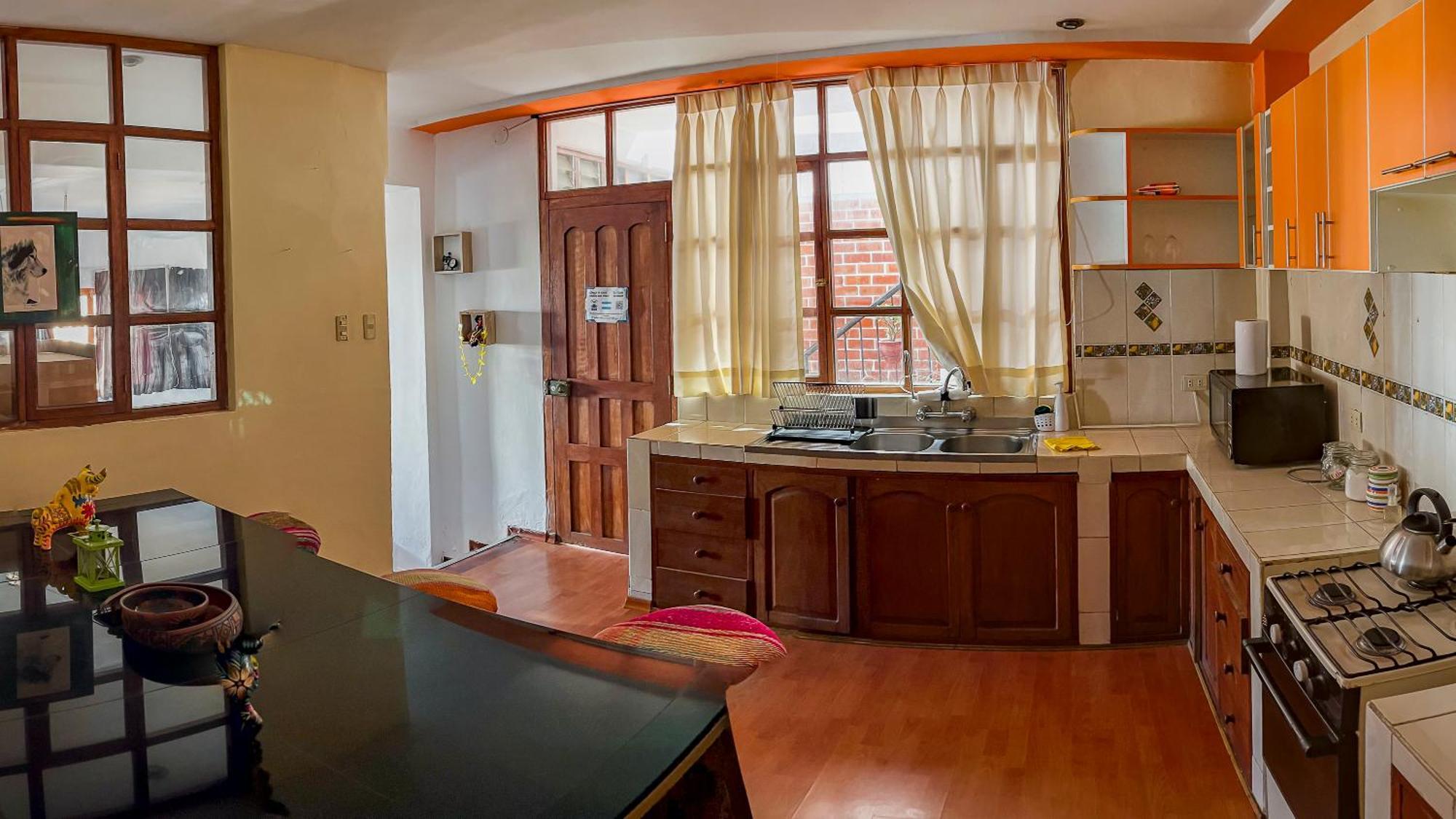 Terrace View House In Big Kitchen, Lounge And Private Yard Сasa de vacaciones